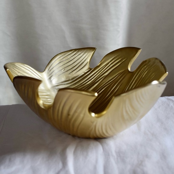 Monstera Leaf Gold Bowl - Picture 4 of 6